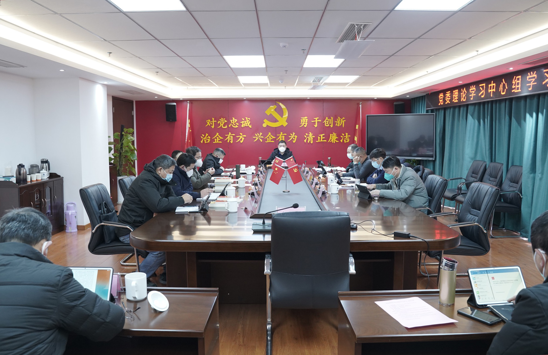 市城控集团召开党委理论学习中心组学习（扩大）会